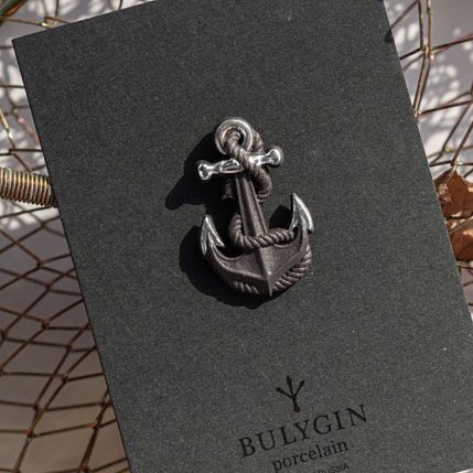 Брошь ручной работы Bulygin «Якорь», фарфор, чёрно-серебристая, фото 1.