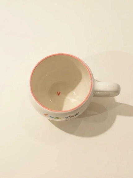 Кружка ручной работы РУКИ В ГЛИНЕ «Счастье внутри», белая, керамика, 400 мл, фото 2.