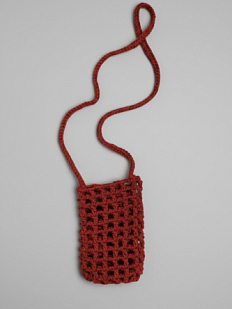 Сумка для телефона вязаная, бордовая