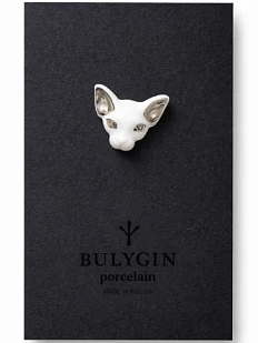 Брошь ручной работы Фарфор Булыгина «Кошка», бело-серебристая