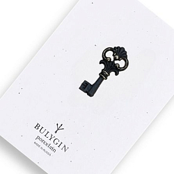 Брошь ручной работы Bulygin «Ключик», чёрная с серебром, фарфор