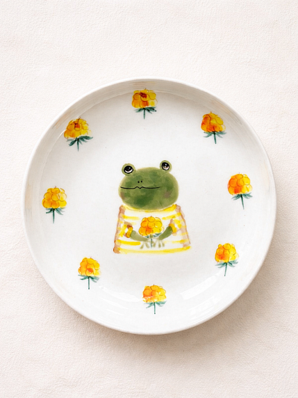 Тарелка ручной работы с бортиком Лягушка с жёлтыми ягодками, белая, фарфор, 16 см, фото 1.