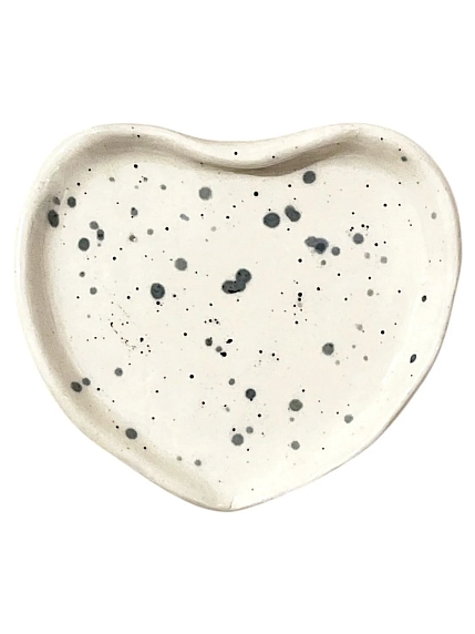 Блюдце ручной работы Катя Вебер Сердечко в точку, белое, керамика, 8 см, фото 1.