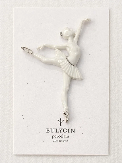 Брошь ручной работы Фарфор Булыгина «Балерина Па №3», бело-серебристая, фото 1.