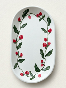 Блюдце ручной работы Йеллоускуп «Земляника», керамика, 17 см