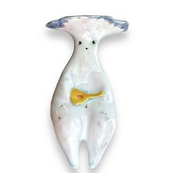 Статуэтка ручной работы «Грибочек» с балалайкой, керамика, белый с серой шлапкой