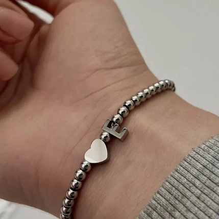 Браслет ручной работы РисМакс с буквой E и сердцем, нержавеющая сталь, фото 2.