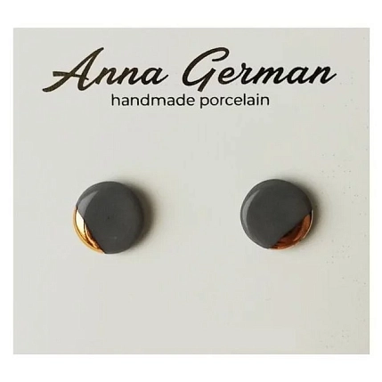 Серьги-гвоздики Анна Герман круглые, фарфор, серо-золотистые, фото 1.
