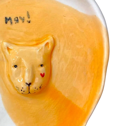 Тарелка ручной работы Мария Гордеева с фигуркой Котик «Мяу!», бело-оранжевая, полуфарфор, 13 см, фото 3.