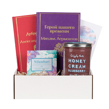 Подарочный набор с книгами «Герой нашего времени», «Дубровский» и сладостями