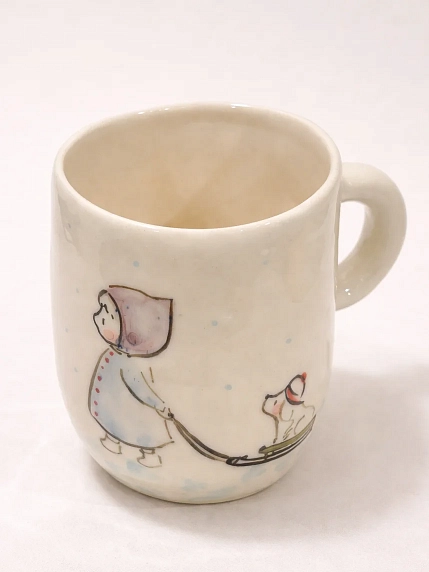 Кружка ручной работы НАДО ЖЕ с росписью «Девочка с собачкой на санках», белая, керамика, 300 мл, фото 2.