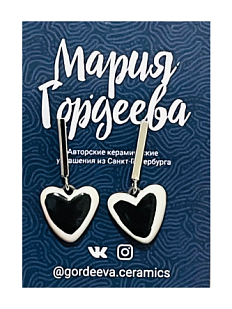 Серёжки-гвоздики на планке Сердечки, керамика, чёрные с белым