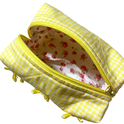 Косметичка ручной работы АМИ (Ami lé sac) «Moyen», жёлтая клетка с бантиками, фото 3.