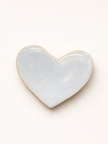 Брошь ручной работы Elizabeth Madar Сердце, серо-голубая, керамика, фото 1.