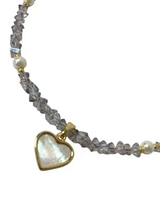 Чокер ручной работы из треугольных бусин с перламутровой подвеской-сердцем, сиреневый