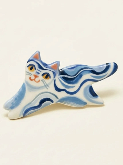 Брошь ручной работы Полина Гузеева «Полосатый котик», голубая, фарфор, фото 1.
