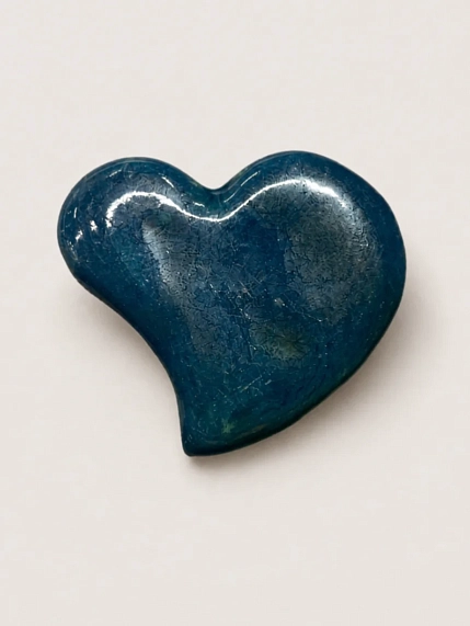 Брошь из керамики КерамЕлКа «Dark Blue Heart», фото 1.
