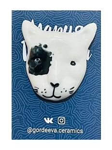 Брошь ручной работы Мария Гордеева «Кот», с чёрным пятнышком, керамика
