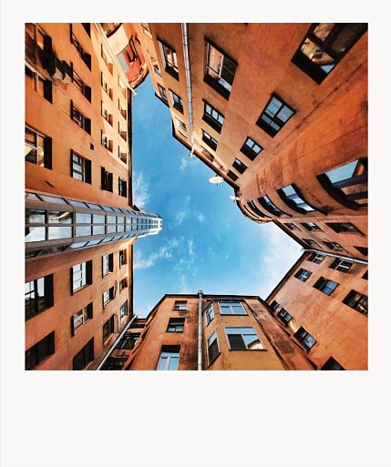 Открытка Маргарита Голуб «Двор-колодец» №2, фото 1.