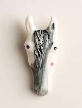 Брошь ручной работы «Лошадка», тёмно-серая, керамика