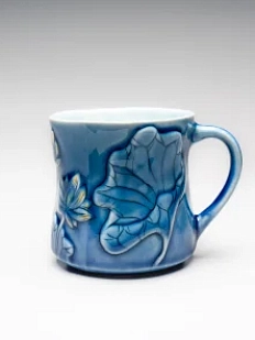 Кружка ручной работы Керамика Александры Пылиной «Лотосы», синяя, фарфор, 350 мл