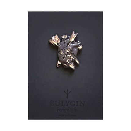 Брошь ручной работы Bulygin «Разбитое сердце», фарфор, чёрно-серебристая, фото 2.