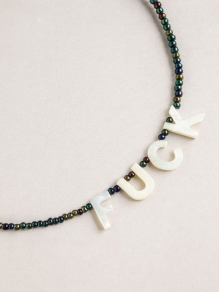 Чокер ручной работы с надписью перламутровыми бусинами «F*ck», бисер, зелёный, фото 1.