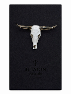 Брошь ручной работы Bulygin «Бык», бело-серебристая, фарфор