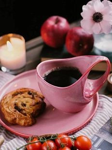 Скандинавская плоская тарелка ручной работы VELES «Поцелуй Арвен», фарфор, 24 см