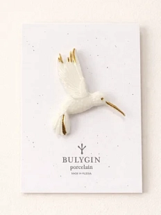 Брошь ручной работы Фарфор Булыгина «Колибри», бело-золотистая