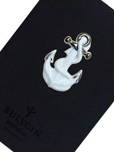 Брошь ручной работы Bulygin «Якорь», бело-серебристая, фарфор