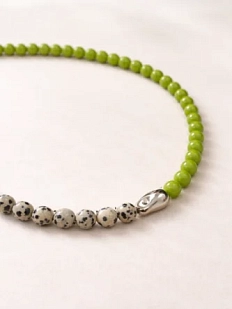 Чокер из далматиновой яшмы и зеленой майоркой Мигетт