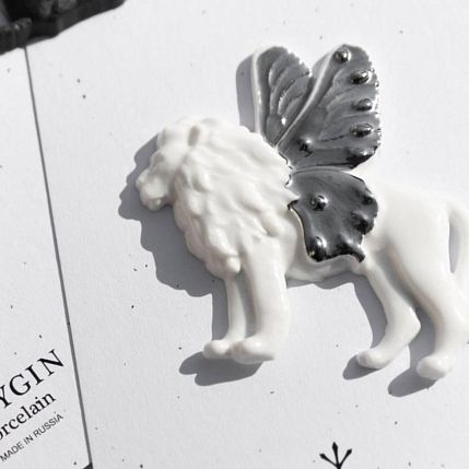 Брошь ручной работы Bulygin «Лев», бело-серебристая, фарфор, фото 4.