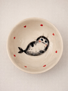 Тарелка глубокая ручной работы Ким керамика Тюлень, белая, фарфор, 12 см