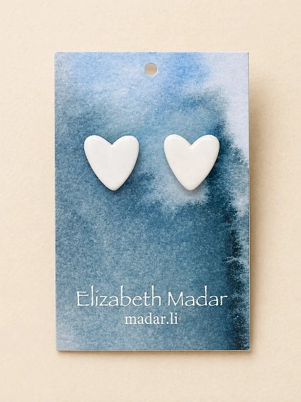 Серёжки-гвоздики Elizabeth Madar Сердечки, керамика, белые, фото 1.