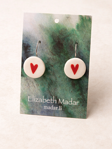 Серьги Elizabeth Madar, круглые с рисунком сердечка, керамика