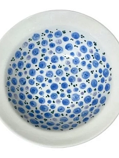 Глубокая тарелка ручной работы Slowday Ceramics с синими розочками, полуфарфор, 19 см