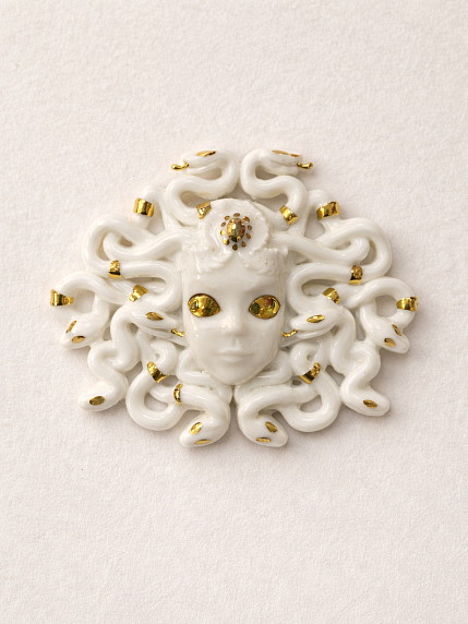 Брошь ручной работы Фарфор Булыгина «Медуза Горгона», бело-золотистая, фото 2.