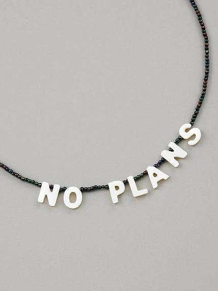 Чокер ручной работы DARI DARI с надписью перламутровыми бусинами «No plans», бисер, зелёный, фото 1.