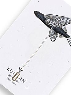 Брошь ручной работы Bulygin «Летучая рыба», фарфор, чёрно-серебристая