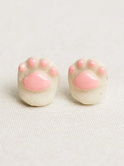 Серёжки-гвоздики Радость Рядом «Лапки», полимерная глина, белые, фото 1.