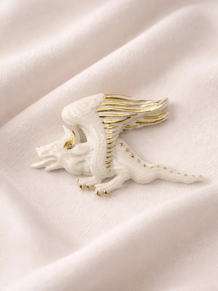 Брошь ручной работы Фарфор Булыгина «Песозмей», бело-золотистая, фото 3.