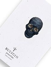Брошь ручной работы Bulygin «Череп полигональный», фарфор, чёрно-серебристая