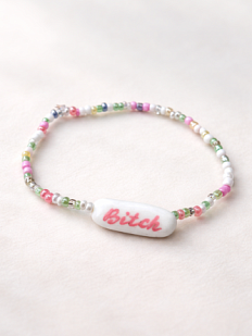 Браслет ручной работы Радость Рядом «Bitch», бисер, полимерая глина