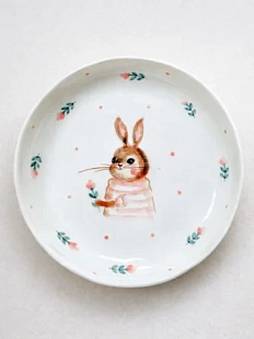 Тарелка ручной работы Ким керамика с бортиком Зайка с розовыми цветочками, белая, фарфор, 16 см