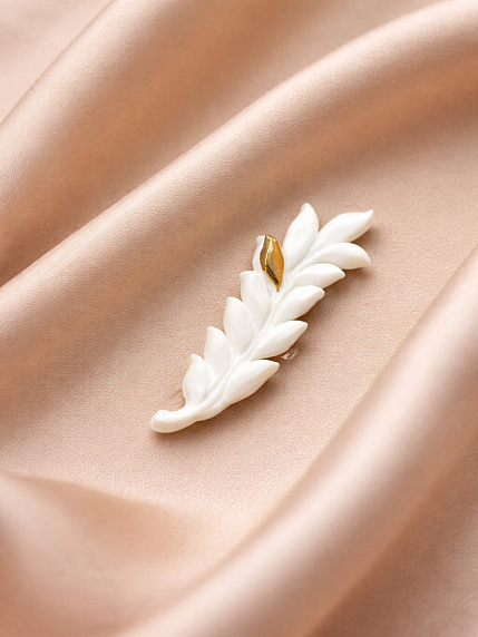Брошь ручной работы Bulygin «Веточка», фарфор, бело-золотистая, фото 2.