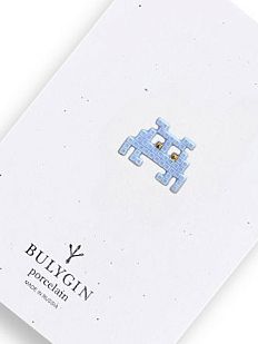 Брошь ручной работы Bulygin «Захватчик» №2 малая, голубая, фарфор