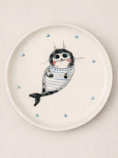 Тарелка ручной работы Ким керамика с бортиком Тюлень, белая, фарфор, 14 см