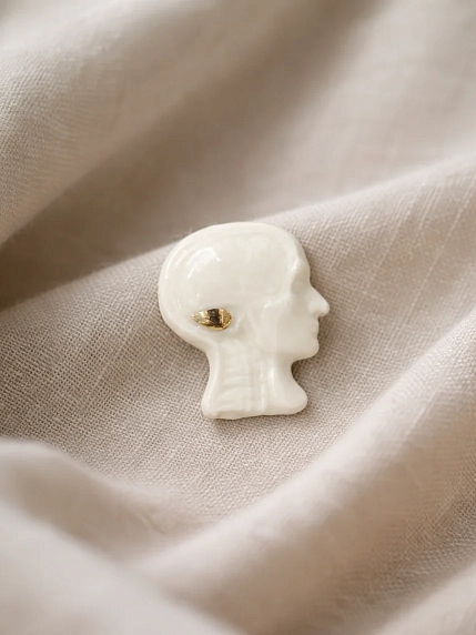 Брошь ручной работы Фарфор Булыгина «Мозг», бело-золотистая, фото 3.