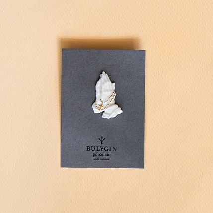 Брошь ручной работы Bulygin «Молитва», фарфор, бело-золотистая, фото 4.